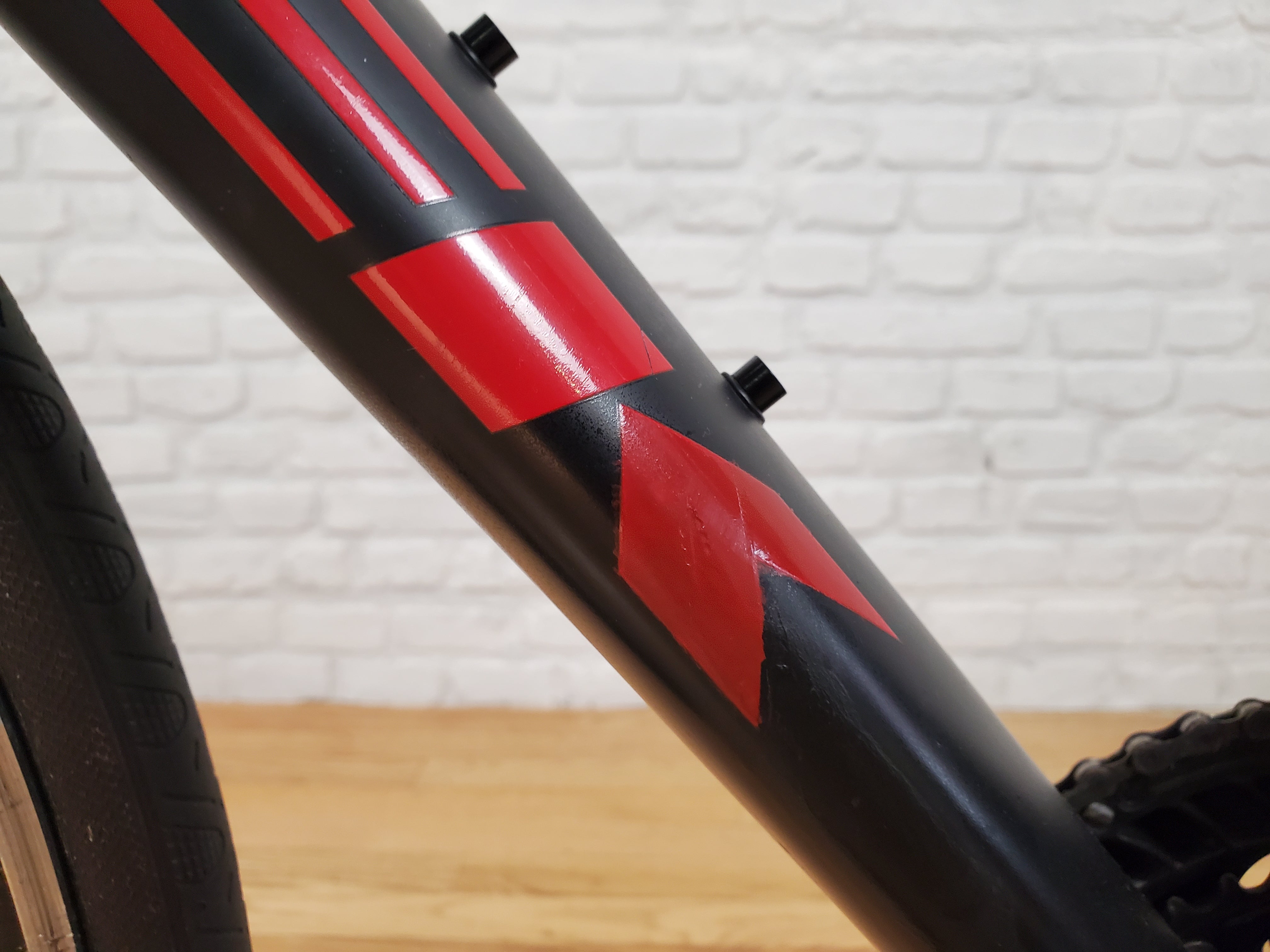 Used Road Bikes for Sale: Trek Emonda SL5 105 – Size 52cm bottle