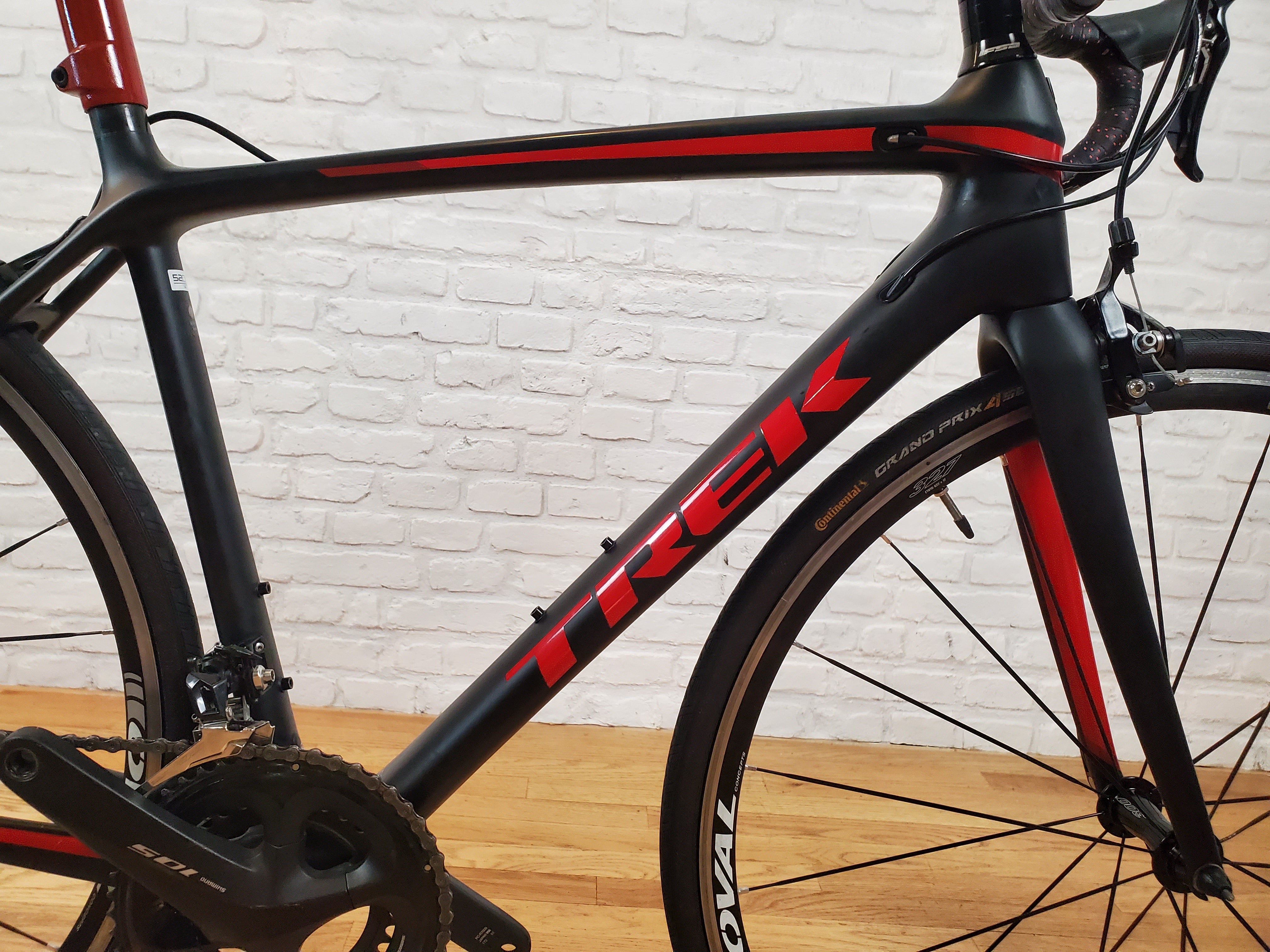 Used Road Bikes for Sale: Trek Emonda SL5 105 – Size 52cm bottle